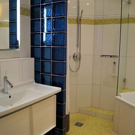 Apartment Geschmackvoll Eingerichtet - Direkt Am Strand, Kamin, Terrasse, Aufzug *